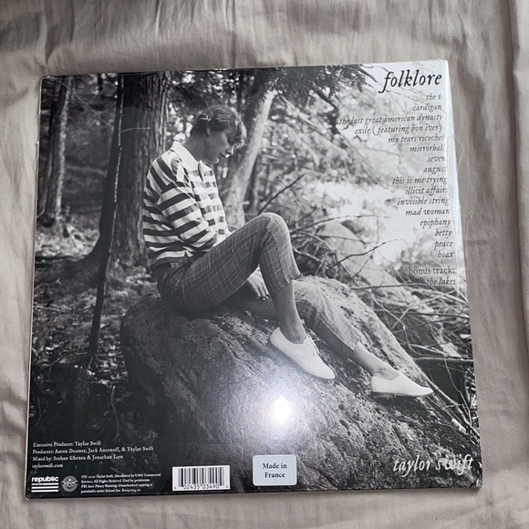 Taylor Swift Folklore Vinyl Album - Picture 2 of 5